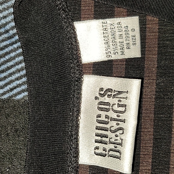 Vintage. Made in USA. Chico's Design. 5 % spandex. Women's v-neck size 0. - Picture 2 of 14